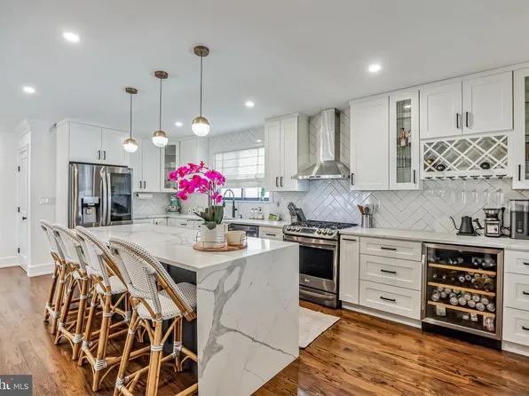 25 W Turnbull Ave, Havertown, PA 19083