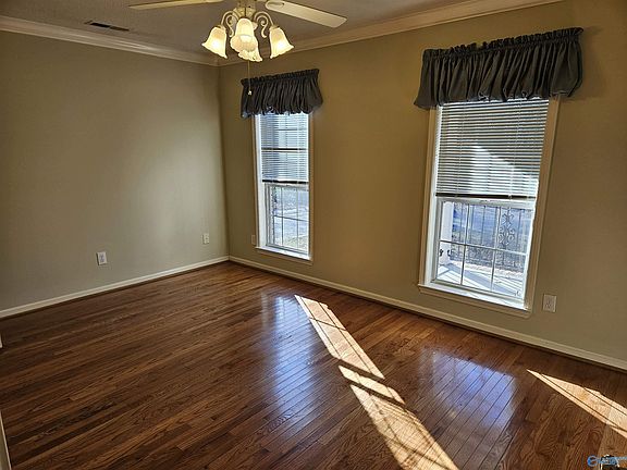 5th image of 10 Red Bud Ln