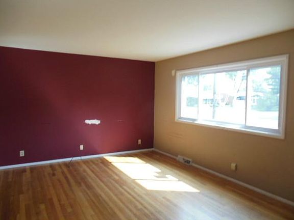 3rd image of 137 Ironwood Dr