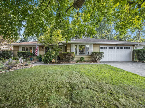 404 Cricket Ln, Trail Creek, IN 46360