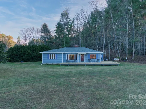 3041 Willow Rd, Hendersonville, NC 28739