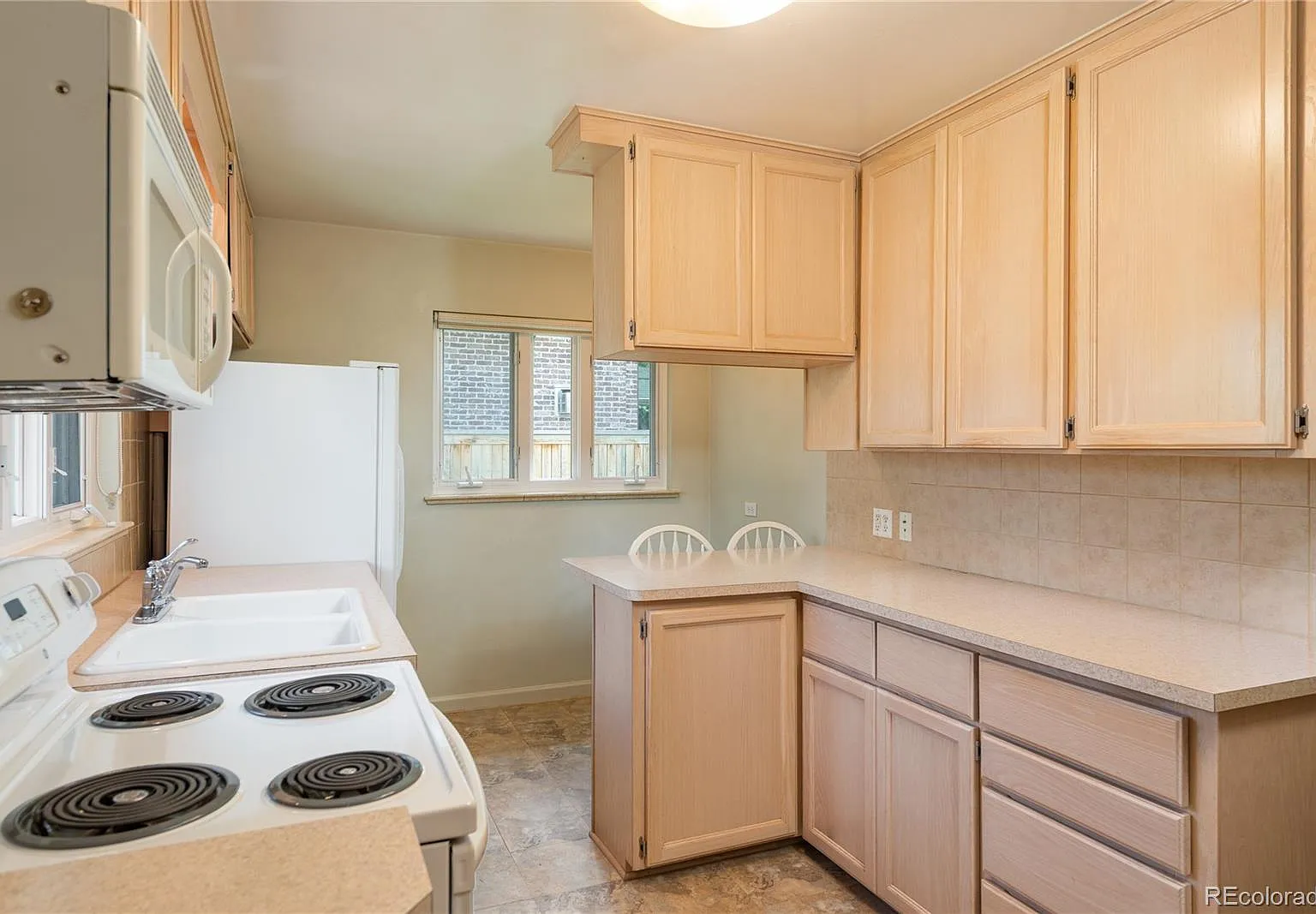 3 bed, 2.0 bath, 2216 sqft, $3,395 — Photo 1