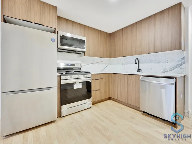 594 Van Buren St #1B — Photo 5