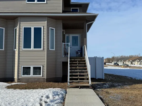 5926 47th St, Vegreville, AB T9C 1X3