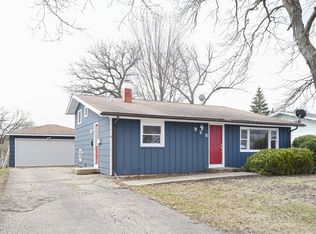 925 Garfield Dr, Carpentersville, IL 60110