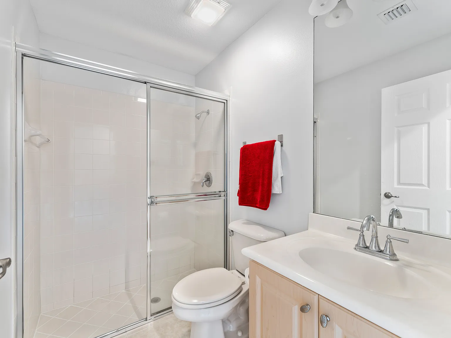 3 bed, 3.5 bath, 2096 sqft, $3,800 — Photo 4