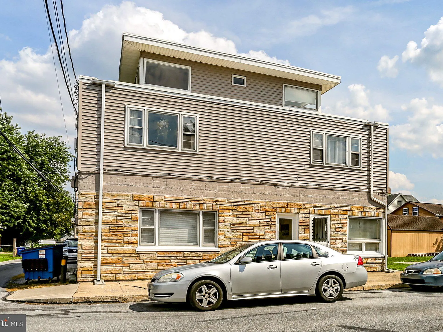 1 bed, 1.0 bath, 800 sqft, $995 — Photo 2