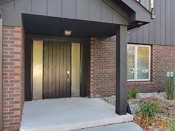 3rd image of 2549 N Lakeshore Dr #A