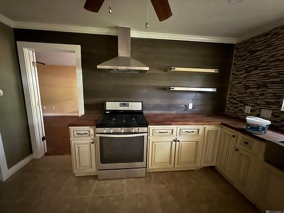 3rd image of 11770 Greenwell Springs Rd
