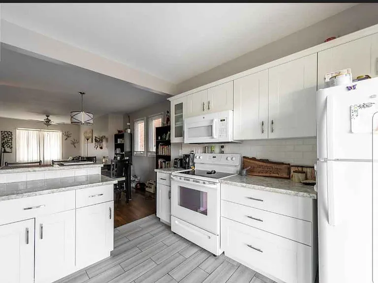 1371 Marentette Ave #1 — Photo 11
