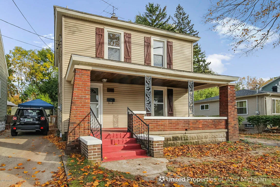 1120 Edmund Ave NE photo 1