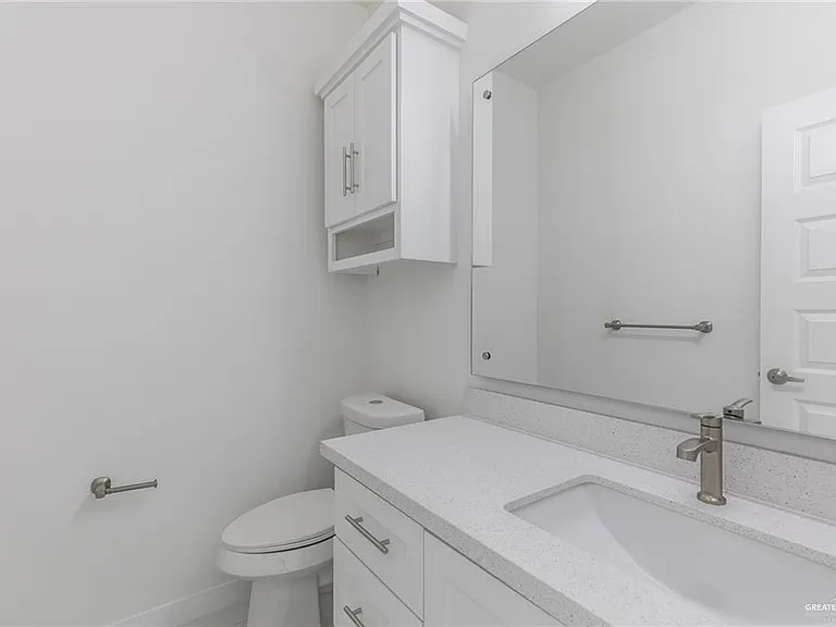 1910 Sunset Dr — Photo 11