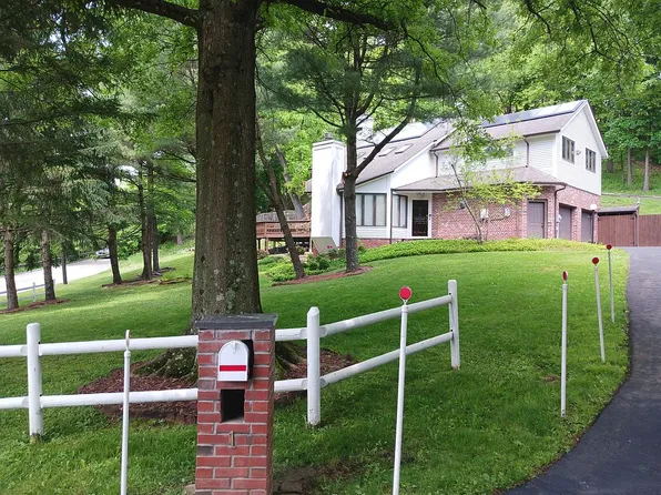1 Quail Hill Rd, Fox Chapel, PA 15238