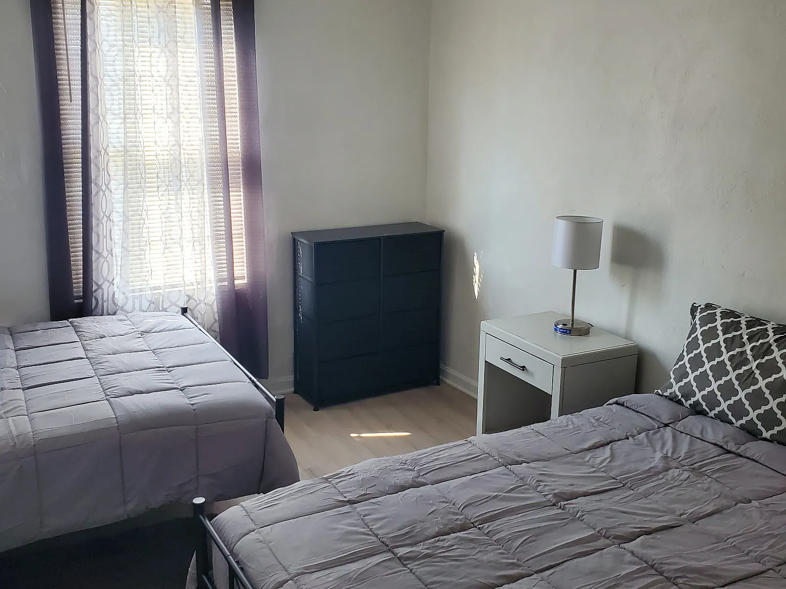 5 bed, 4092 sqft, $700 — Photo 2