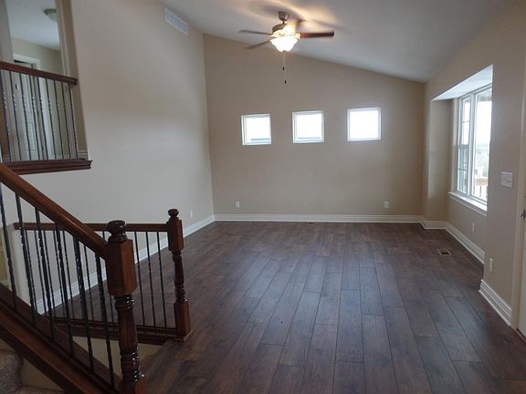 3rd image of 308 Firethorn Dr