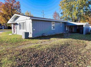 840 Vandalia Rd, Louisville, IL 62858