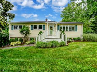 6 Brook Hollow Dr, Gladstone, NJ 07934