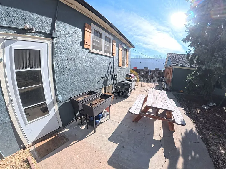 1121 W Mulberry St — Photo 14