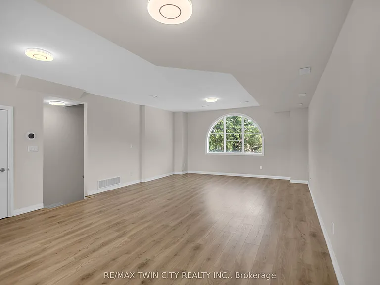 677 Park Rd N #17 — Photo 16