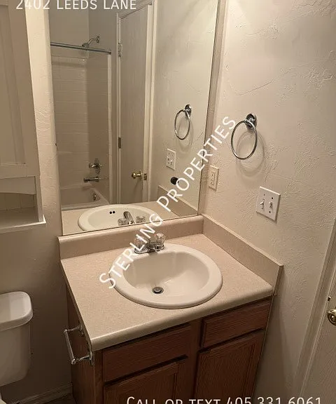 2402 Leeds Ln — Photo 20