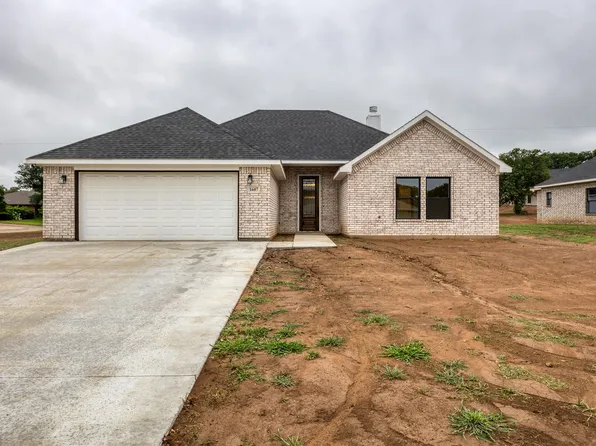 1607 W College St, Jacksboro, TX 76458