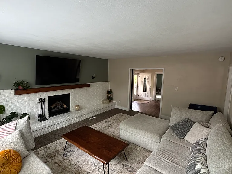 308 Charlotte St — Photo 4