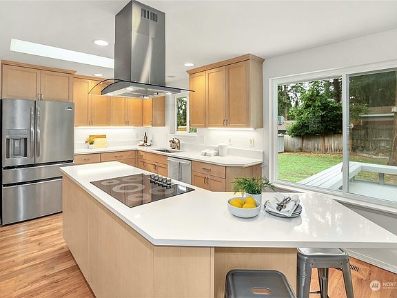 3rd image of 2627 127th Avenue NE