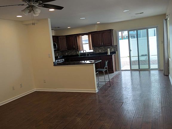 3rd image of 12 Somerset St