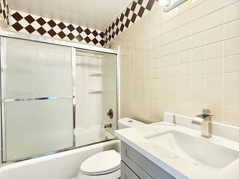 12210 Cliffgate Dr — Photo 17