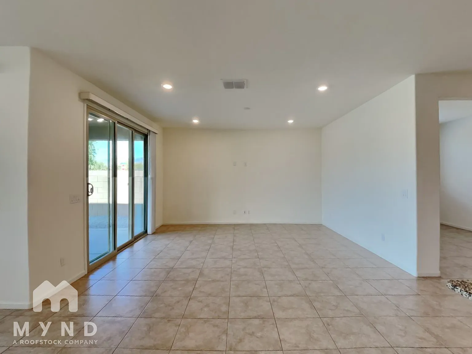 3 bed, 2.0 bath, 2014 sqft, $2,165 — Photo 4