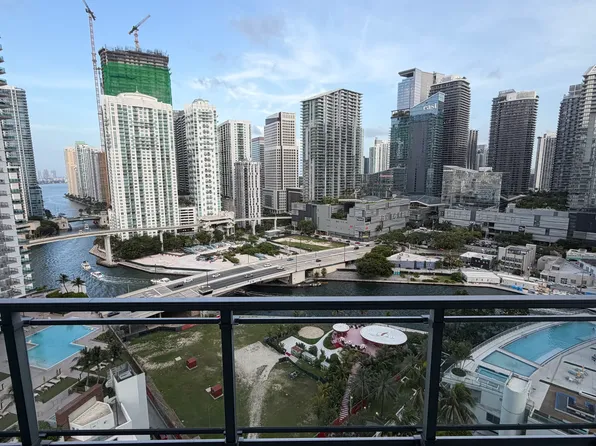 90 SW 3rd St, Miami, FL