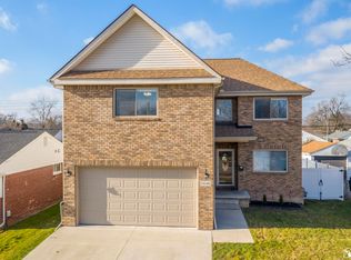 18140 Valade St, Riverview, MI 48193
