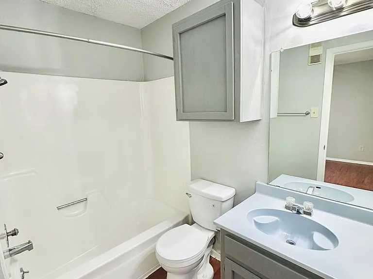 Awesome open Studio Apartments Close to Downtown — Photo 49
