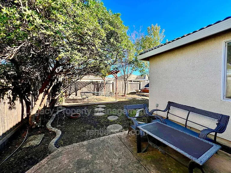 1843 Dawnelle Way — Photo 16