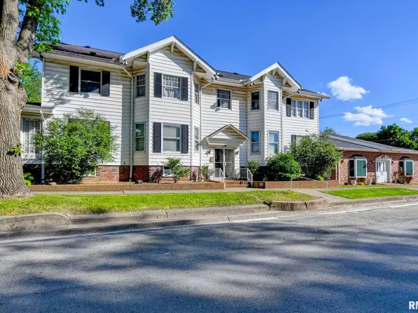 200 S Maple St, Nokomis, IL 62075