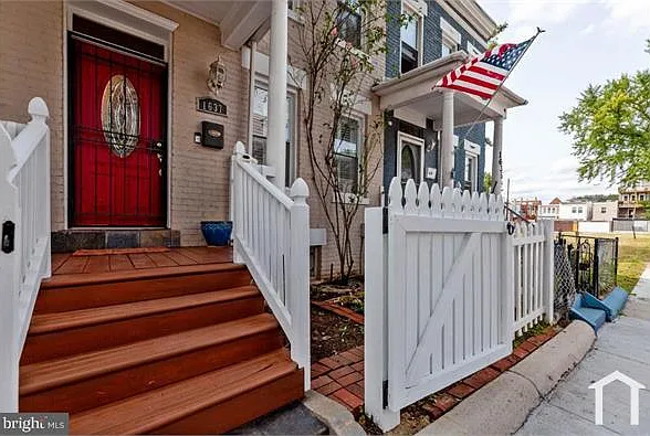5 bed, 1600 sqft, $6,500 — Photo 2