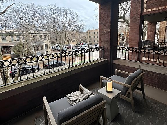 4th image of 1235 W Granville Ave #3W