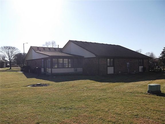 2nd image of 1202 Sycamore Dr