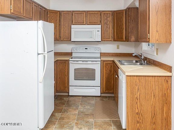 4th image of 332 Gaylene Cir