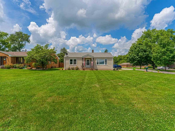 902 S Spring St, Mount Pulaski, IL 62548