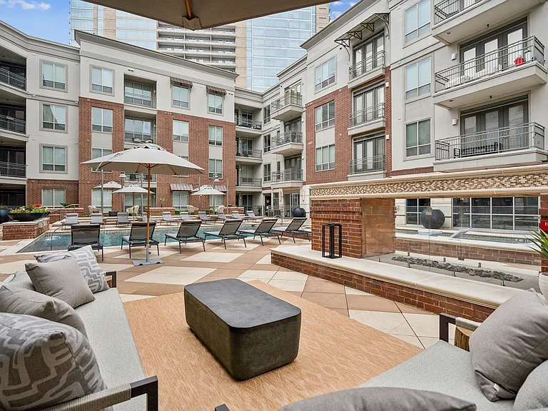 ALARA Uptown Luxury Apartments — Photo 10