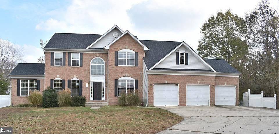 1st image of 915 Manor House Dr