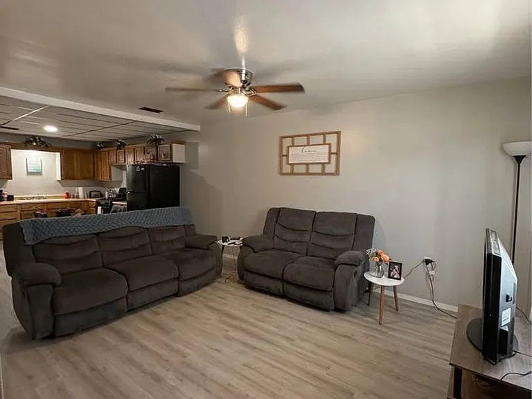 112 Glenda St — Photo 9