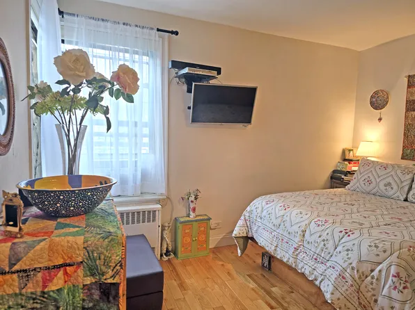 202 Seeley Street image 3 of 25