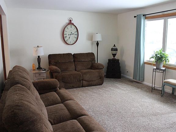 5th image of 943 Luther Dr