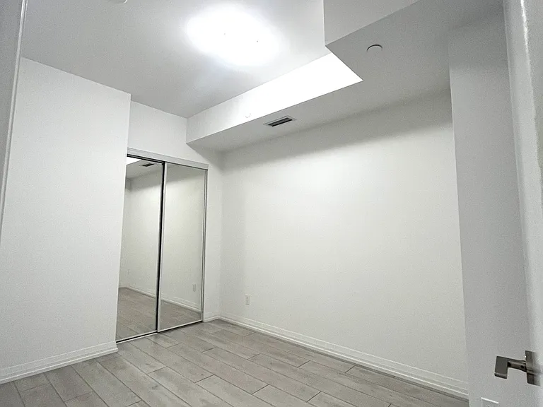 400 King St W #608 — Photo 11