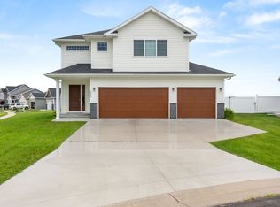 6224 58th St S, Fargo, ND 58104