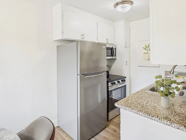 Gilmore Apartments - Van Nuys — Photo 44