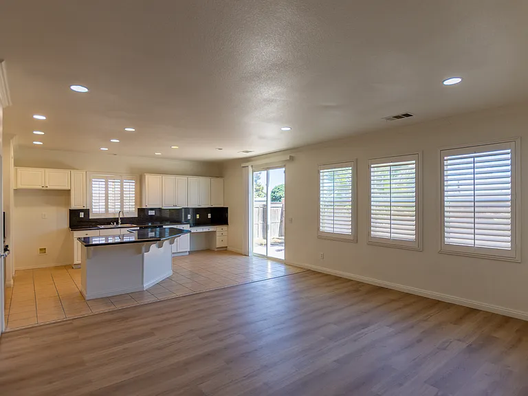 14281 Desert Rose St — Photo 4
