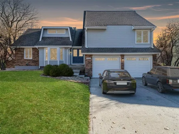 3717 SW Harbor Cir, Lees Summit, MO 64082